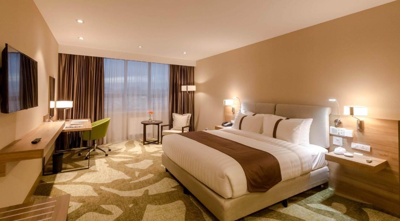 Holiday Inn Ulaanbaatar By Ihg Exterior photo