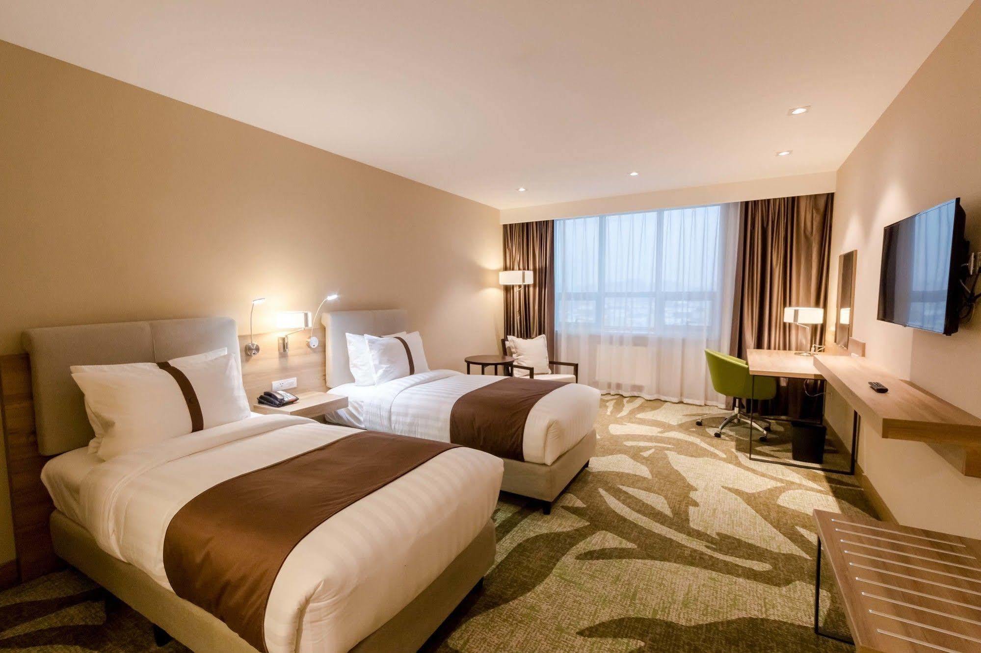 Holiday Inn Ulaanbaatar By Ihg Exterior photo