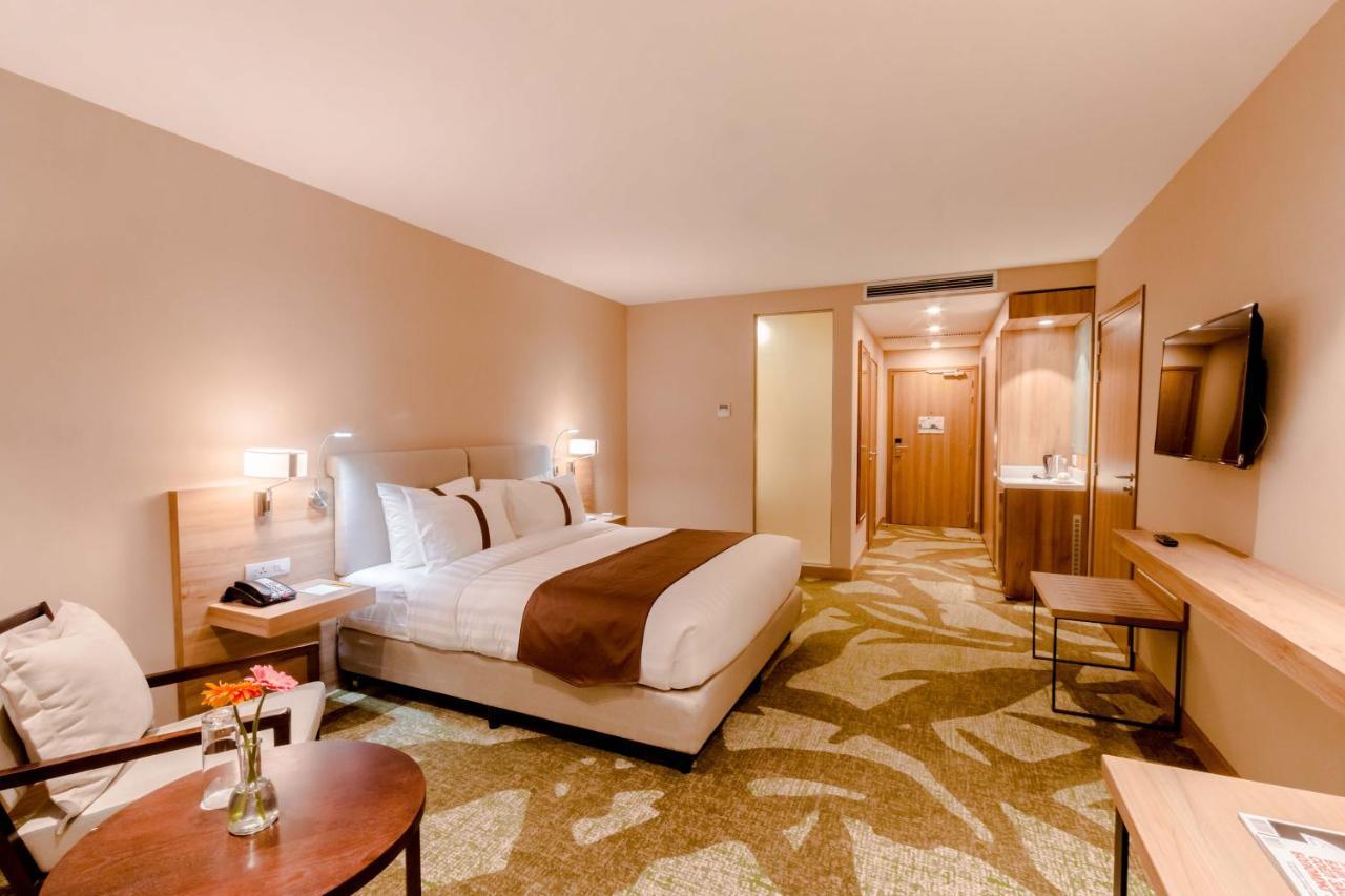 Holiday Inn Ulaanbaatar By Ihg Exterior photo