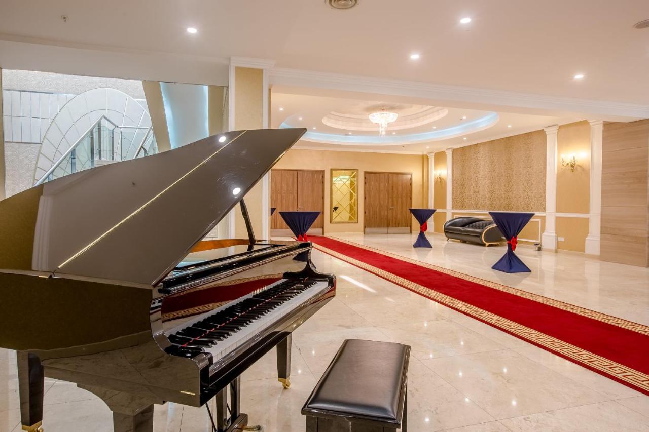 Holiday Inn Ulaanbaatar By Ihg Exterior photo