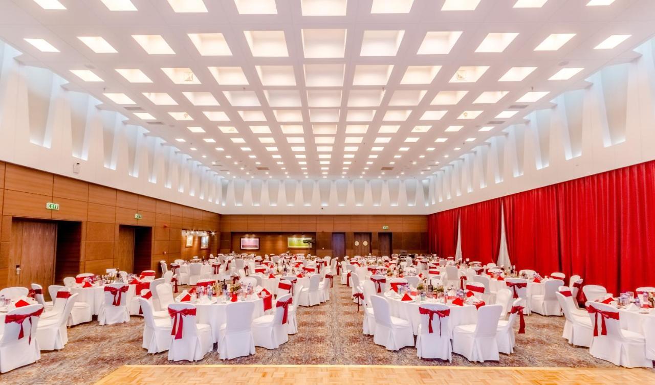 Holiday Inn Ulaanbaatar By Ihg Exterior photo
